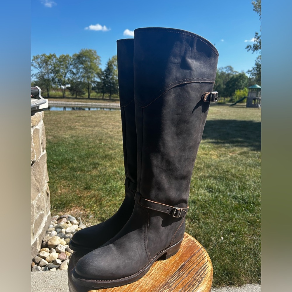 Frye new without tags size 8.5 Dorado Lug boots.